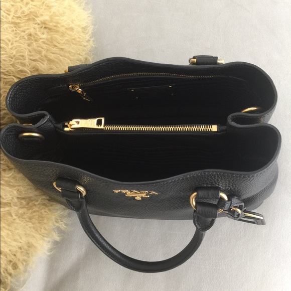 ♥️ SOLD ! PRADA Daino Leather Satchel Bag- Black - Picture 3 of 5